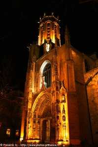 la cathédrale Saint-Sauveur d'aix la nuit