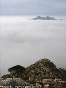 ile riou dans les nuages 