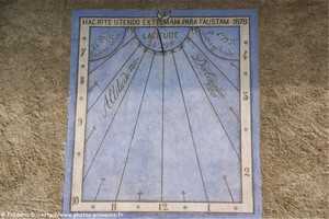 cadran solaire de l'église de faucon de barcelonnette