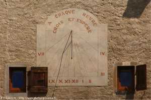 cadran solaire du couvent des trinitaires de faucon de barcelonnette