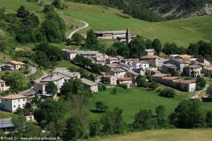 Lambruisse, village des Alpes-de-Haute-Provence