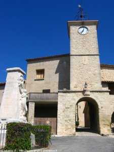 le beffroi de l'horloge de lurs