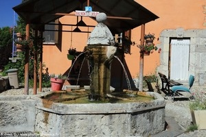 fontaine de 1644 de Moriez