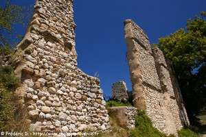 les ruines du château de Saint-Jurs