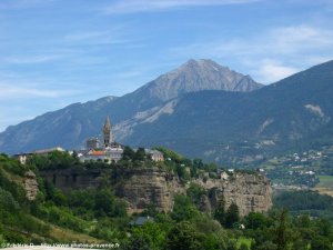 vue de la ville d'Embrun