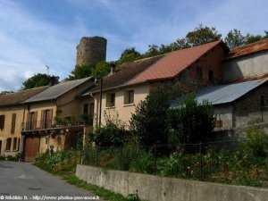 la tour dominant la batie-vieille