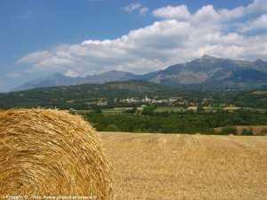vue sur le village de saint-julien en champsaur