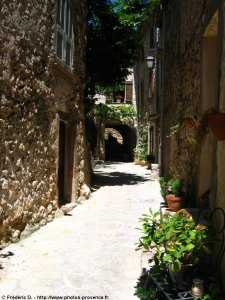 ruelle du village de carros