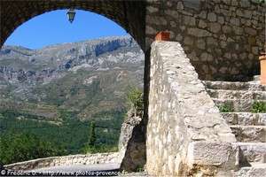 sous la voute, la montagne du cheiron
