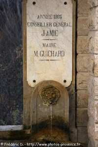 fontaine de la roque-en-provence