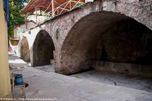 vieux lavoir de Roure