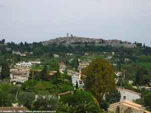 Saint-Paul vu depuis La Colle-sur-Loup