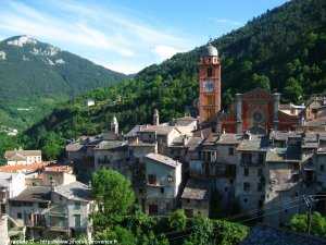 village de Tende avec l'église collégiale Notre-Dame de l'Assomption