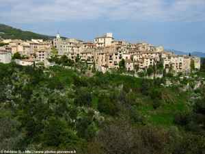 vue sur le village de tourrettes-sur-loup