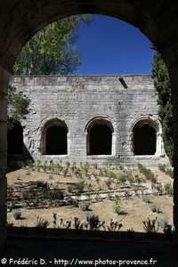 cloître de l'abbaye de Silvacane