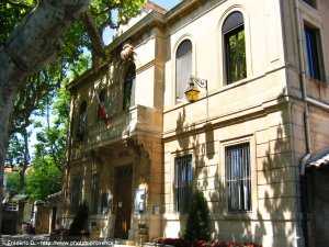 mairie de maussane les alpilles