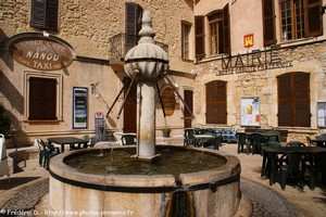 place de la mairie d'ampus