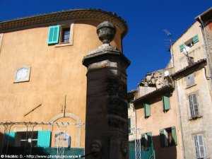 la fontaine au gargouille de bras
