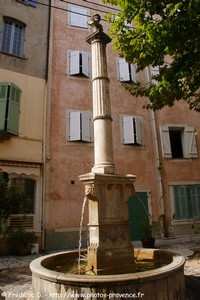 fontaine de la Placette de la paix surmont�e du buste de Sieur Giboin de Callas