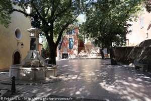 place de la mairie de Camps-la-Source