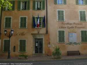 la mairie de Carc�s