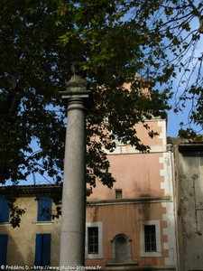 colonne de la fontaine des quatre saisons de Carc�s