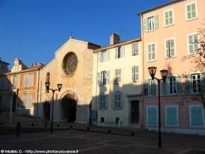 place de la r�publique et �glise saint-louis