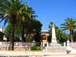 la mairie de la londe les maures