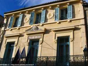 la mairie de roquebrussanne