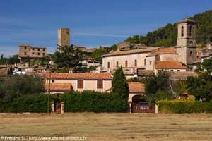 le village des arcs sur argens