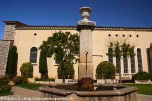 ancienne fontaine des Salles-sur-Verdon