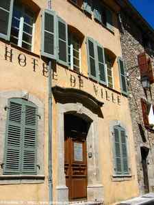 la mairie de méounes-les-montrieux