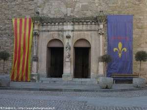 entr�e de l'�glise Saint-Pierre-Saint-Paul de roquebrune-sur-argens
