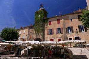 la tour de l'horloge de Roquebrune-sur-Argens