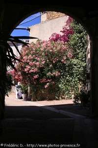 le portail Saint-Michel de Roquebrune-sur-Argens