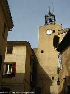 la tour de l'horloge de Villecroze