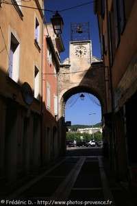 la porte de Saignon à Apt