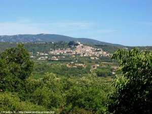 vue sur le village de Bonnieux depuis le village de Lacoste