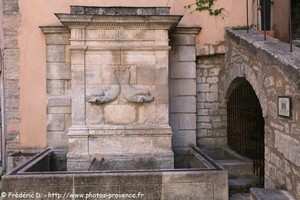 grande fontaine de Bonnieux