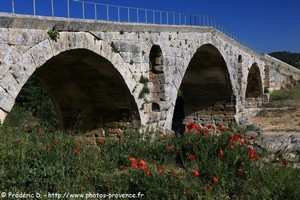 pont Julien de Bonnieux