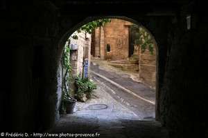passage vouté de Bonnieux