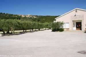 la mairie de crestet