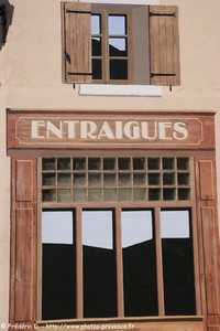 façade en trompe-l'oeil d'entraigues sur la sorgue