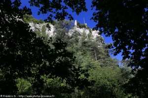 vestiges du château de Fontaine de Vaucluse