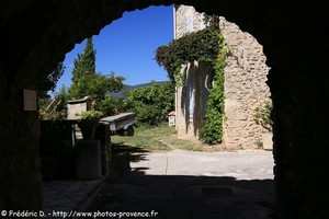 hameau de fontjoyeuse de Peypin d'Aigues
