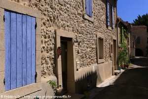 hameau de fontjoyeuse de Peypin d'Aigues