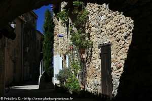 hameau de fontjoyeuse de Peypin d'Aigues