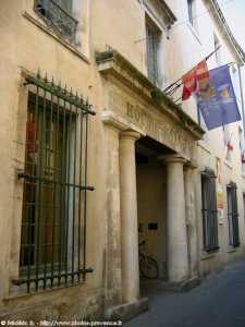 la mairie d'isle-sur-la-sorgue