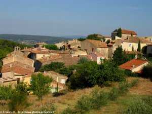 vue sur le village de la Bastidonne