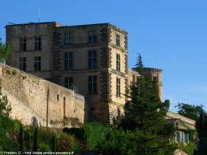 le chateau de la tour d'aigues
